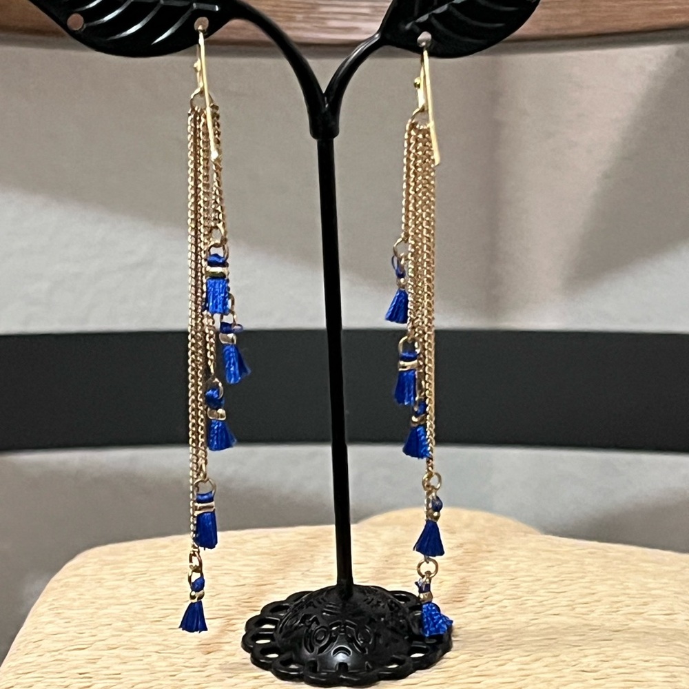 NWOT LINEAR GOLD-PLATED PETITE BLUE TASSELS CUTE LIGHTWEIGHT FISHHOOK EARRINGS